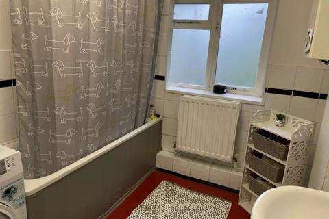 2 bedroom apartment to rent, Beverley Gardens, Wembley, HA9