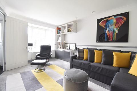 undefined, Viner Close, Walton-on-Thames, KT12
