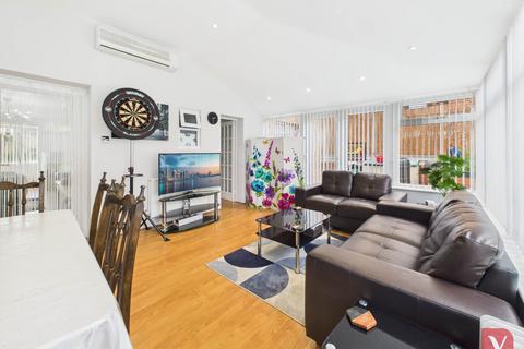 4 bedroom detached house for sale, Launton Close, Luton LU3