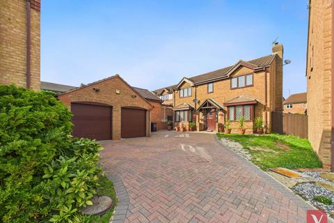 4 bedroom detached house for sale, Launton Close, Luton LU3