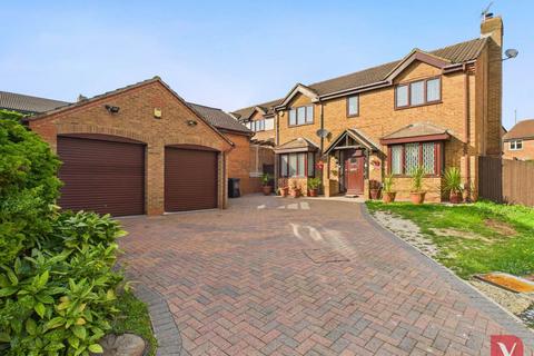 4 bedroom detached house for sale, Launton Close, Luton LU3