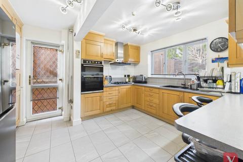 4 bedroom detached house for sale, Launton Close, Luton LU3