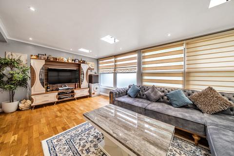 2 bedroom flat for sale, Mill Gardens, London, SE26