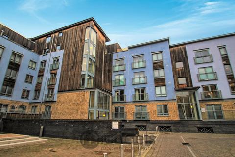 3 bedroom apartment to rent, Quayside Drive, Colchester, CO2 8GQ