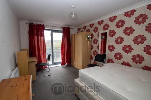 3 bedroom apartment to rent, Quayside Drive, Colchester, CO2 8GQ