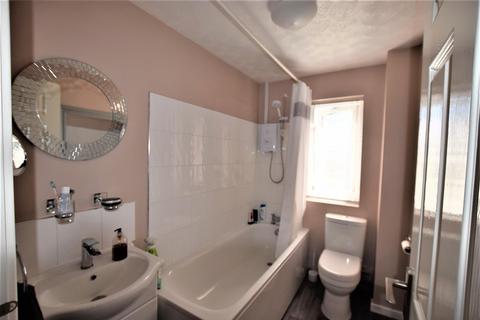 2 bedroom end of terrace house for sale, St Bernards Court, Kettering