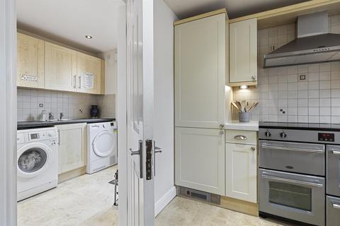 36 Blacksmiths Fold, Almondbury, Huddersfield, HD5 8XH