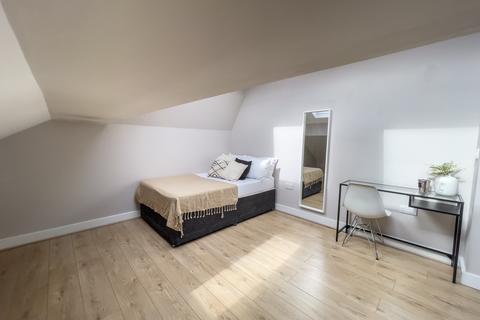 6 bedroom terraced house to rent, Esher Road, L6 6DF,