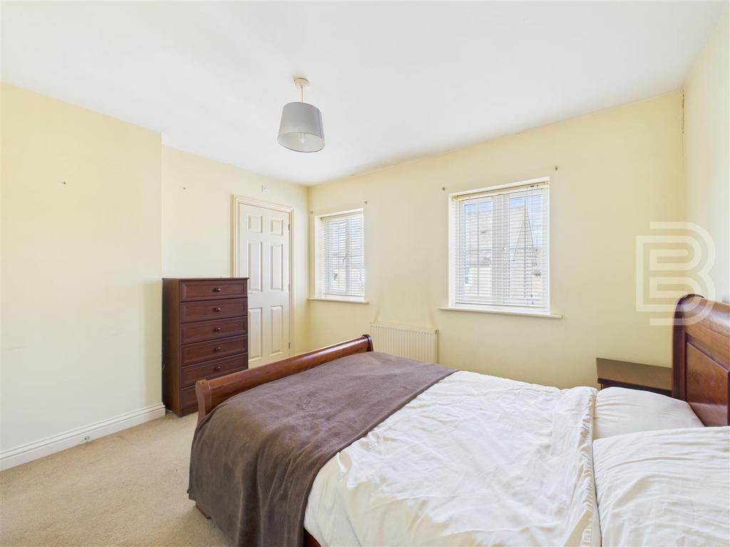 Bedroom 1 (2).jpg