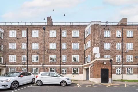 4 bedroom flat to rent, Greenleaf Close, Tulse Hill, London, SW2