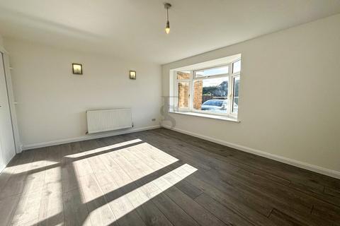 3 bedroom detached house to rent, Dorchester Close, Wigston