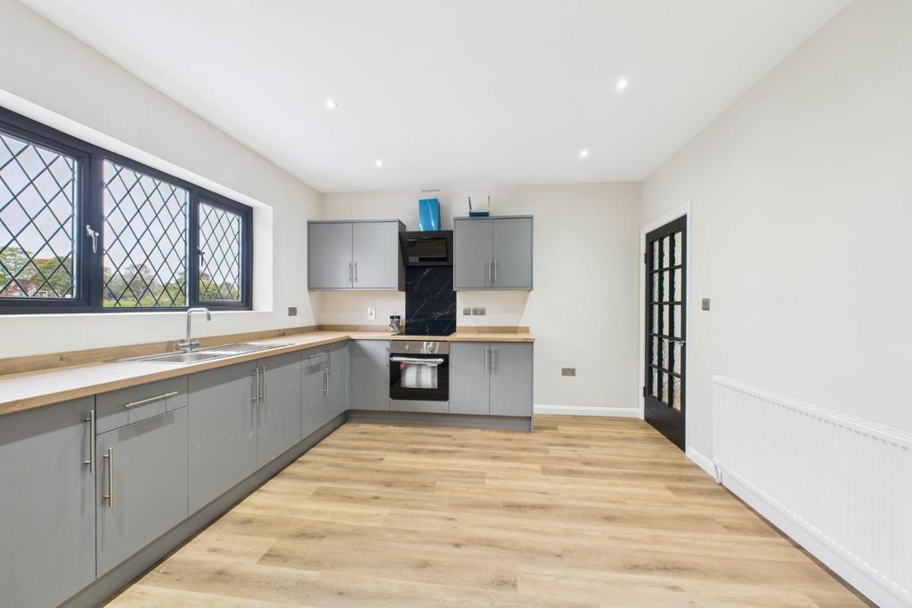 CAM04106 G0-PR0179-STILL017.jpg