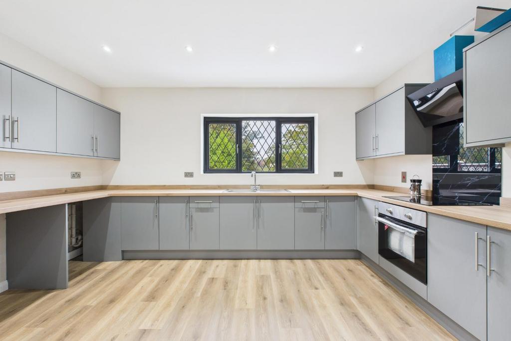 CAM04106 G0-PR0179-STILL016.jpg