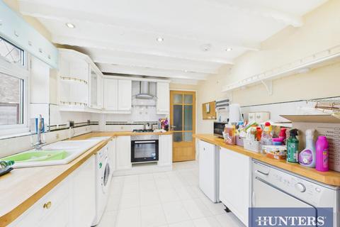 2 bedroom semi-detached bungalow for sale, Wayside Crescent, Bridlington
