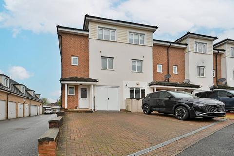 Observer Drive, Watford, WD18