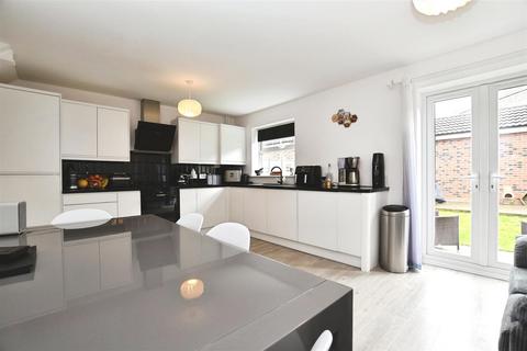 4 bedroom detached house for sale, Shinewater Park, Kingswood, Hull