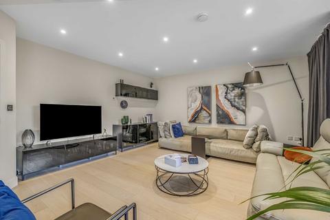3 bedroom flat to rent, King Street, London W6
