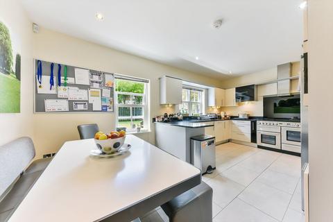 6 bedroom detached house to rent, Netherne Drive, Coulsdon, CR5