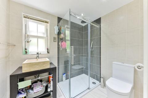 6 bedroom detached house to rent, Netherne Drive, Coulsdon, CR5