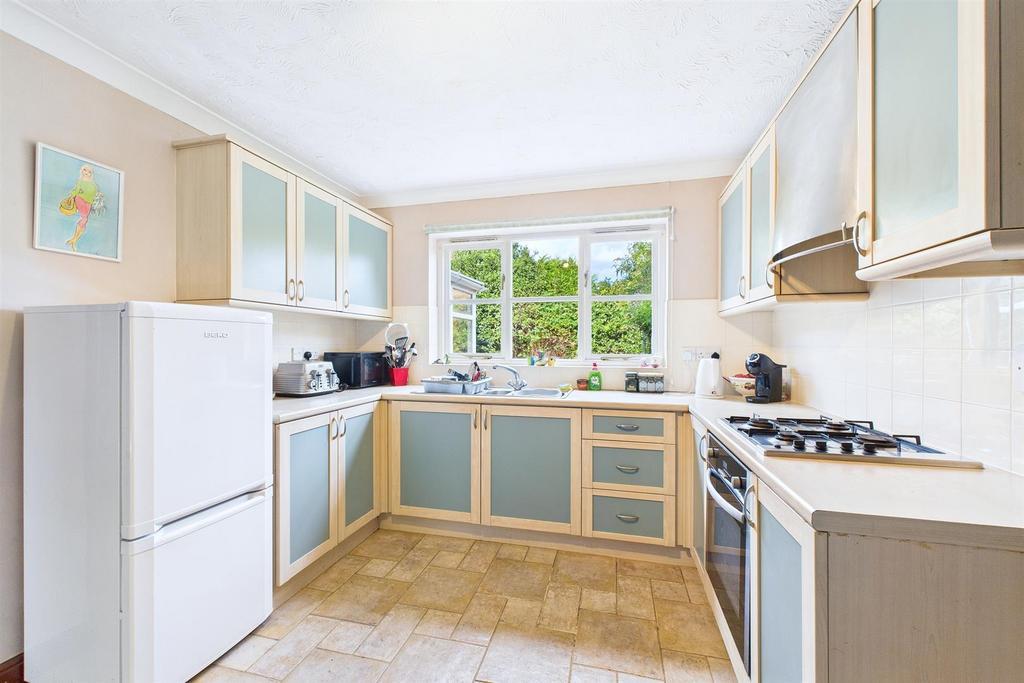 Kitchen 2.jpg