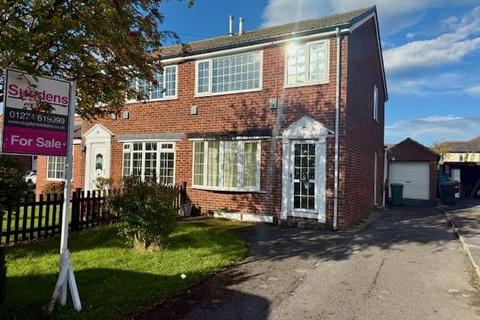 3 bedroom semi-detached house for sale, Sunnybank Court, Yeadon, Leeds