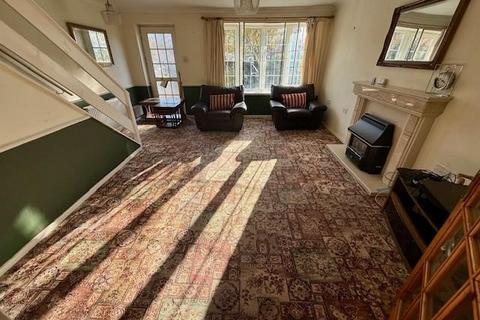 3 bedroom semi-detached house for sale, Sunnybank Court, Yeadon, Leeds