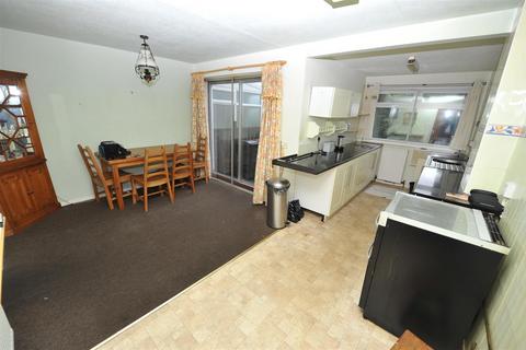 3 bedroom semi-detached house for sale, Sunnybank Court, Yeadon, Leeds