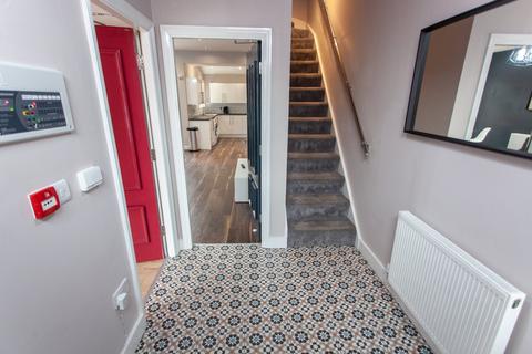 6 bedroom terraced house to rent, Esher Road, L6 6DF,