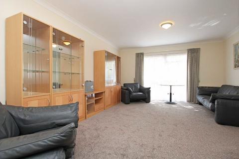 2 bedroom flat to rent, St. Christophers Close, Isleworth TW7