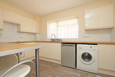 2 bedroom flat to rent, St. Christophers Close, Isleworth TW7