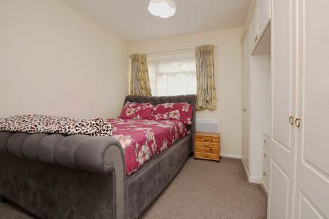 2 bedroom flat to rent, St. Christophers Close, Isleworth TW7
