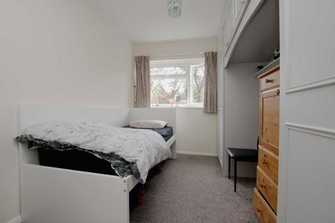 2 bedroom flat to rent, St. Christophers Close, Isleworth TW7