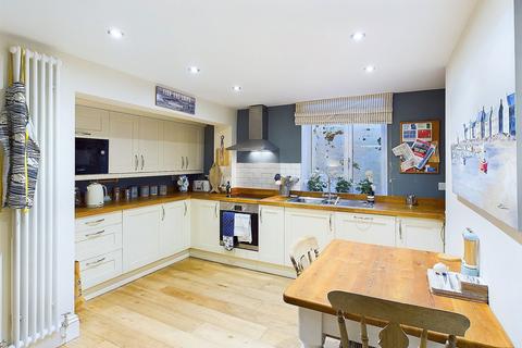 3 bedroom townhouse for sale, West Terrace, Whitby YO21