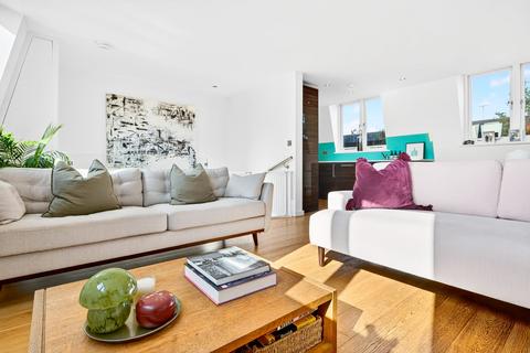 11 Valerio Mews, London, N1 4FB