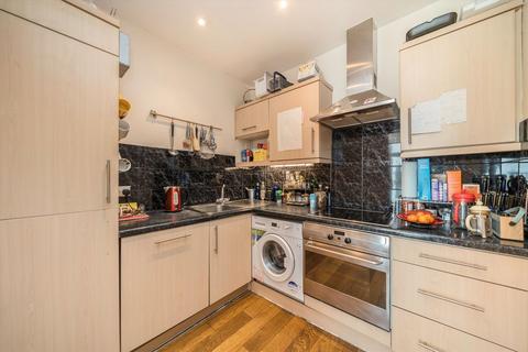 2 bedroom flat for sale, Empire Square, London N7