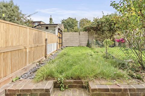 2 bedroom flat for sale, St. John's Road, London, N15