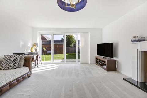 5 bedroom detached house for sale, Miller Close, Heyford Park, OX25