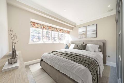 3 bedroom flat for sale, Mount Street, London W1K