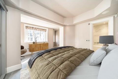 3 bedroom flat for sale, Mount Street, London W1K