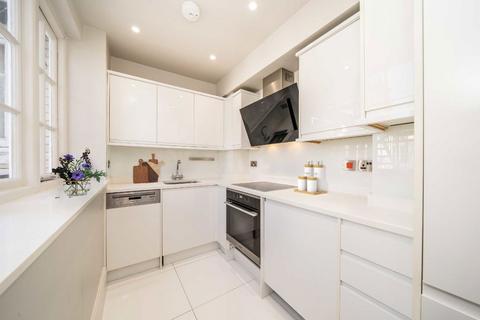 3 bedroom flat for sale, Mount Street, London W1K