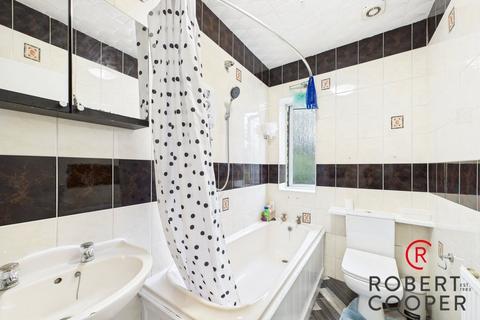 2 bedroom apartment for sale, Great Central Avenue, Ruislip, HA4