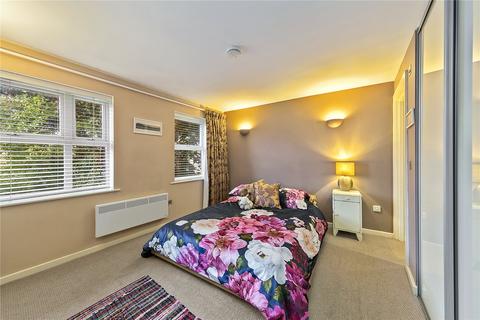 undefined, High Street, Hampton Hill
