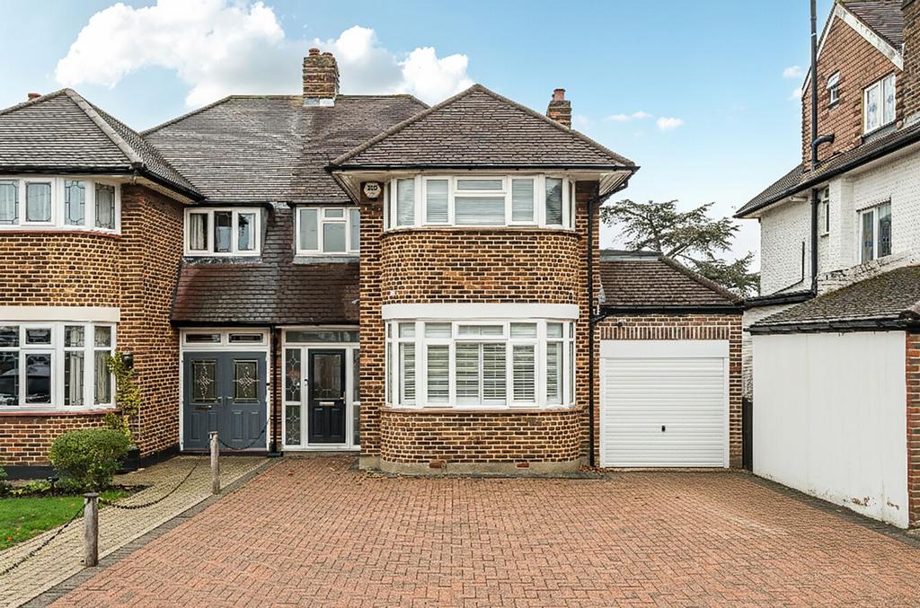 Stoneleigh Crescent, Epsom - KT19 0 RP