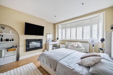 4 bedroom semi-detached house for sale, Stoneleigh Crescent, Epsom, KT19