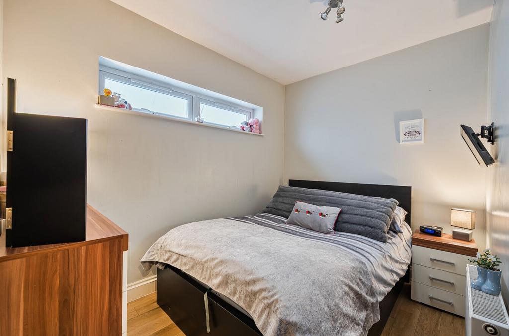 Stoneleigh Crescent, Epsom - KT19 0 RP