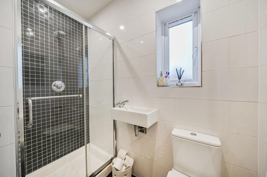 Stoneleigh Crescent, Epsom - KT19 0 RP