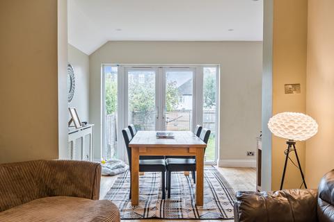 4 bedroom semi-detached house for sale, Stoneleigh Crescent, Epsom, KT19