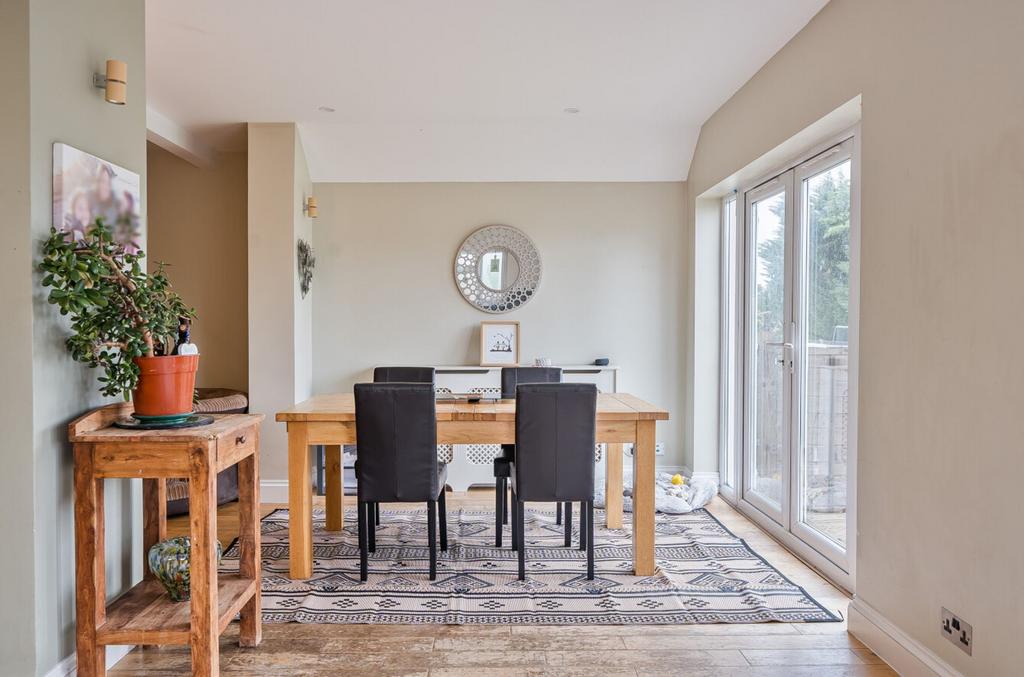 Stoneleigh Crescent, Epsom - KT19 0 RP