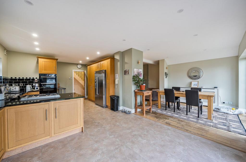 Stoneleigh Crescent, Epsom - KT19 0 RP
