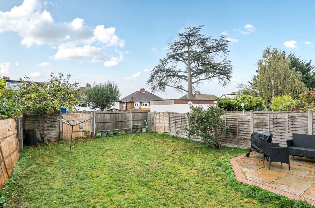 Stoneleigh Crescent, Epsom - KT19 0 RP